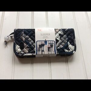 Lug: New Sleeper Cosmetic Brush Holder.